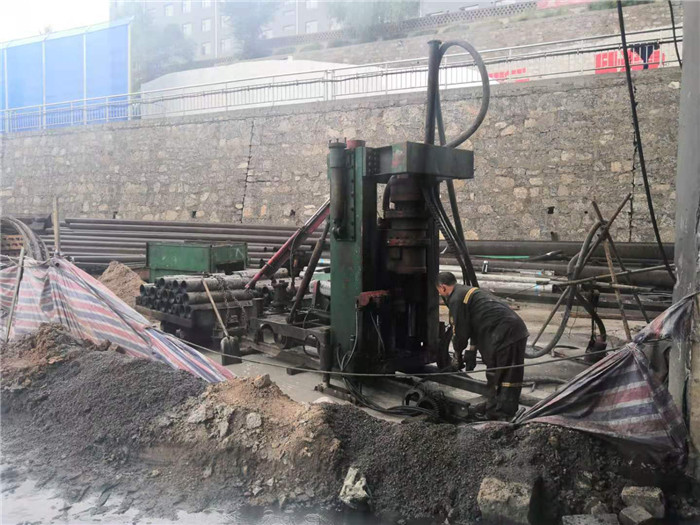 反井鉆機(jī)主推缸內(nèi)泄主推缸外泄漏油如何處理